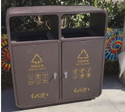 咖啡色户外分类垃圾桶