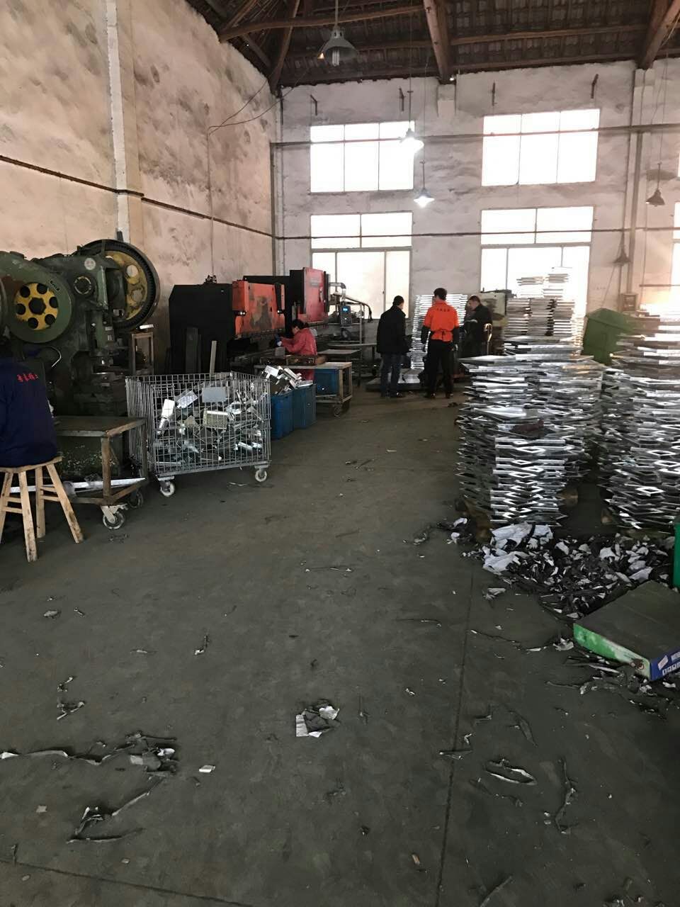 垃圾桶生产车间