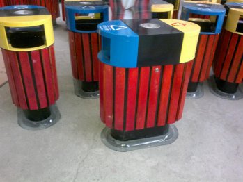 钢木分类垃圾桶组装